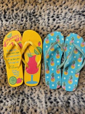 Womens Pineapple Print Flip Flops - Yellow & Teal